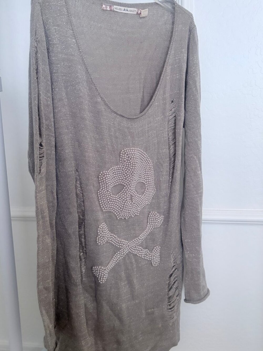 Chelsea & Violet Beaded Skull Crossbones Sweater - Gray - Distressed - Size L